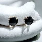 Brinco Redondo com Cristal Preto Quatro Garras